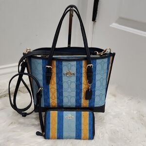 🔹️Coach🔹 Mollie Tote 25 Signature Jacquard With Stripes And Matching Wallet 💙